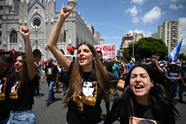 (FILES) Camilla Fabri (C), the wife of Colombian businessman Alex Saab, who was estradited to the US, takes part in a protest demanding the return of disputed gold held in the UK, and the airplane being held at the Ezeiza airport in Buenos Aires, in Caracas, on August 9, 2022. The wife of the Colombian businessman accused of acting as a front man for the ousted Nicolás Maduro has officially left Venezuelas interim government, following the announcement on March 24, 2026, of a new head for the immigration program she had been overseeing. (Photo by Federico PARRA / AFP)