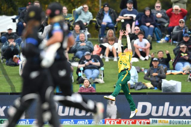 South Africa's Anneke Bosch attempts to catch the ball during the fifth Twenty20 international women's cricket match between New Zealand and South Africa at Hagley Oval in Christchurch on March 25, 2026. (Photo by Sanka Vidanagama / AFP)