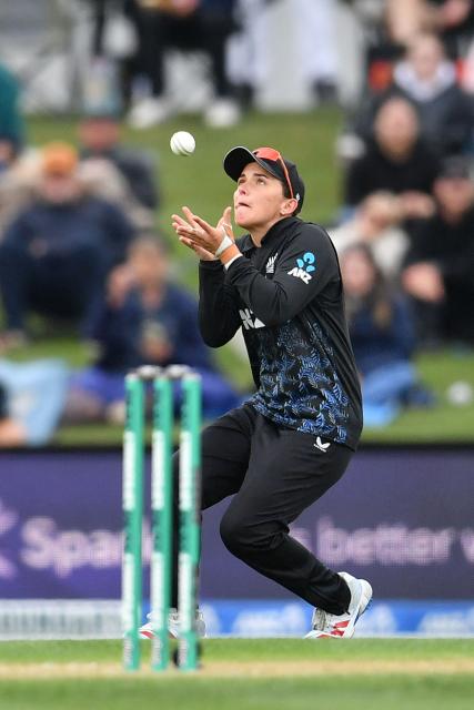 New Zealand's Amelia Kerr catches the ball to dismiss South Africa's Sune Luus during the fifth Twenty20 international women's cricket match between New Zealand and South Africa at Hagley Oval in Christchurch on March 25, 2026. (Photo by Sanka Vidanagama / AFP)