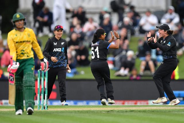 New Zealand's Nensi Patel (C), Georgia Plimmer (R) and Amelia Kerr (2nd L) celebrate the wicket of South Africa's Sune Luus during the fifth Twenty20 international women's cricket match between New Zealand and South Africa at Hagley Oval in Christchurch on March 25, 2026. (Photo by Sanka Vidanagama / AFP)