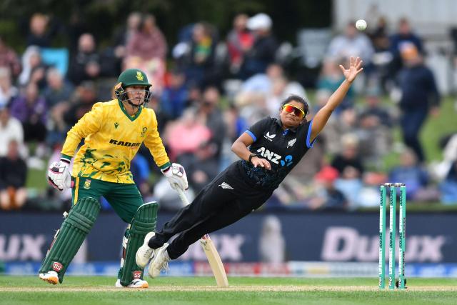 New Zealand's Nensi Patel (R) attempts to catch the ball next to South Africa's Nadine de Klerk during the fifth Twenty20 international women's cricket match between New Zealand and South Africa at Hagley Oval in Christchurch on March 25, 2026. (Photo by Sanka Vidanagama / AFP)