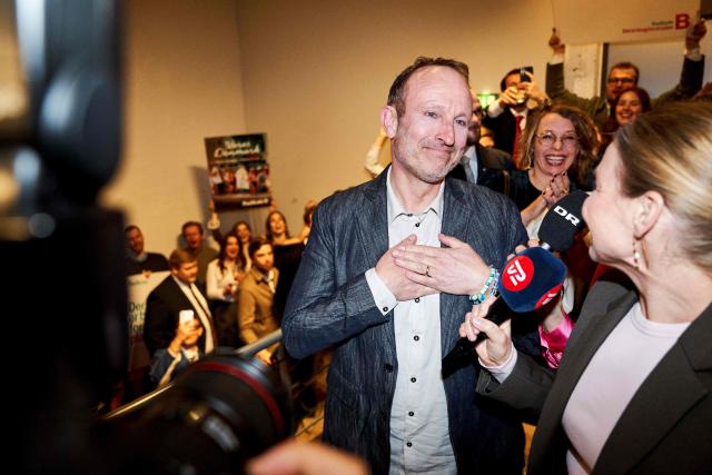 Political leader of the Social Liberal Party Martin Lidegaard (C) arrives to deliver a speech during an election party after the exit polls in Copenhagen, on March 24, 2026, during the parliamentary election in Denmark. Denmark's Social Democrats, led by Prime Minister Mette Frederiksen, finished first in the general election but posted their weakest showing in more than 120 years and the left-wing bloc failed to secure a majority. (Photo by Thomas Traasdahl / Ritzau Scanpix / AFP) / Denmark OUT