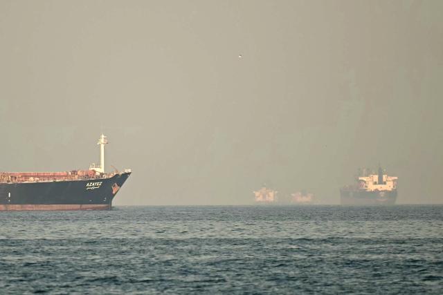 (FILES) Cargo ships and tankers are seen off coast city of Fujairah, in the Strait of Hormuz in the northern Emirate on February 25, 2026. The US president sent a peace plan to Iran as he voiced optimism on March 25, 2026 at ending nearly a month of warfare, with Tehran announcing that it will let "non-hostile" oil vessels go through the crucial Strait of Hormuz. Oil prices dropped sharply and stocks in Asia rose on broader de-escalation hopes following nearly four weeks of war, as the US president appeared to be ramping up efforts to bring an end to his joint military operation with Israel. (Photo by Giuseppe CACACE / AFP)