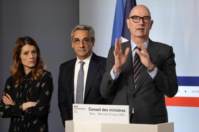 France's Economy and Finance Minister Roland Lescure addresses journalists next to Government Spokesperson Maud Bregeon and Trade Minister Serge Papin during a press conference following the weekly cabinet meeting in Paris on March 25, 2026. (Photo by Ludovic MARIN / AFP)