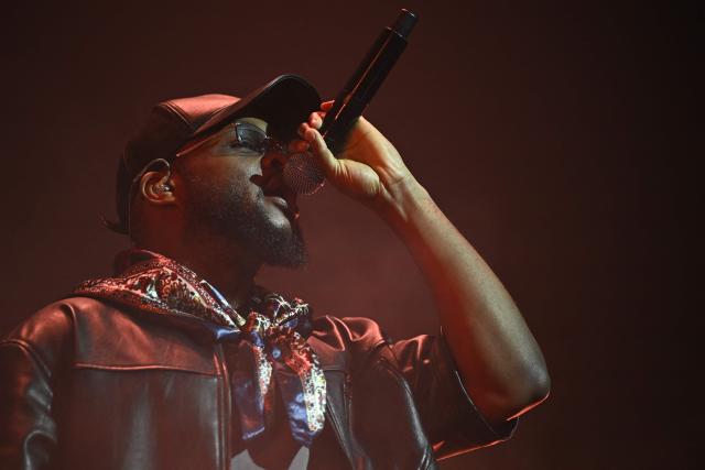 French rapper Dosseh performs on stage during a concert in tribute to French late rapper Werenoi at the Accor Arena in Paris on March 25, 2026. (Photo by JULIEN DE ROSA / AFP)