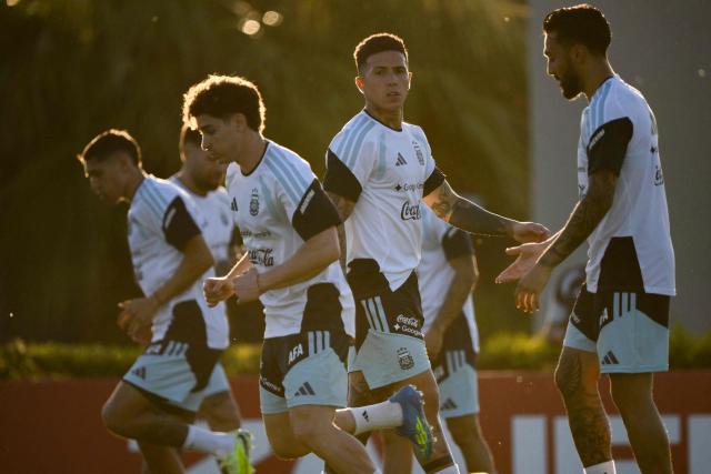 Argentina's midfielder Enzo Fernandez (C) gestures next to teammates forward Julian Alvarez (L) and forward Nicolas Gonzalez (R) during a training session in Ezeiza, Buenos Aires province, Argentina on March 25, 2026. Argentina will play a friendly match against Mauritania on March 27 at the La Bombonera Stadium in Buenos Aires. (Photo by Luis ROBAYO / AFP)