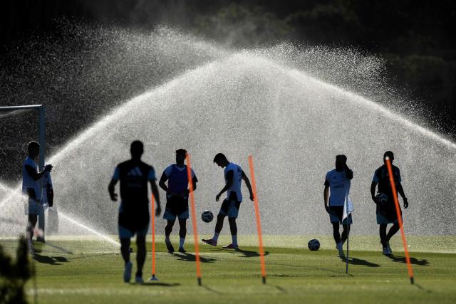 Argentina's players take part in a training session in Ezeiza, Buenos Aires province, Argentina on March 25, 2026. Argentina will play a friendly match against Mauritania on March 27 at the La Bombonera Stadium in Buenos Aires. (Photo by Luis ROBAYO / AFP)