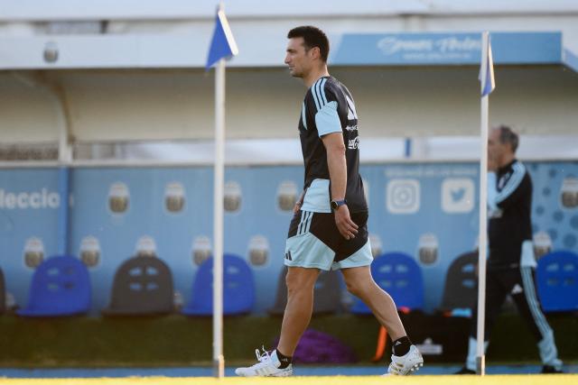 Argentina's head coach Lionel Scaloni looks on during a training session in Ezeiza, Buenos Aires province, Argentina on March 25, 2026. Argentina will play a friendly match against Mauritania on March 27 at the La Bombonera Stadium in Buenos Aires. (Photo by Luis ROBAYO / AFP)