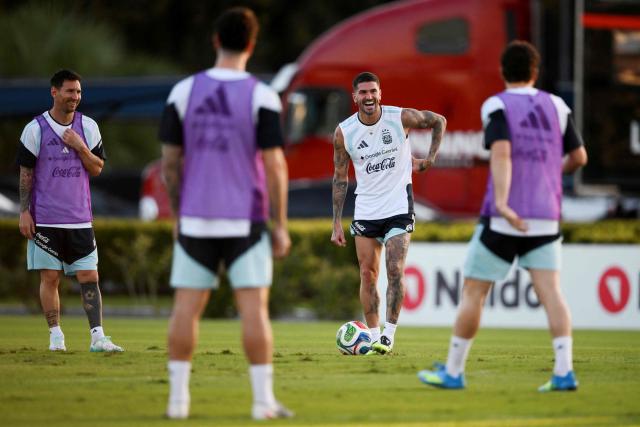 Argentina's forward Lionel Messi (L) and midfielder Rodrigo De Paul smile during a training session of the Argentine national football team in Ezeiza, Buenos Aires province on March 25, 2026. Argentina will play a friendly match against Mauritania on March 27 at the La Bombonera Stadium in Buenos Aires. (Photo by Luis ROBAYO / AFP)