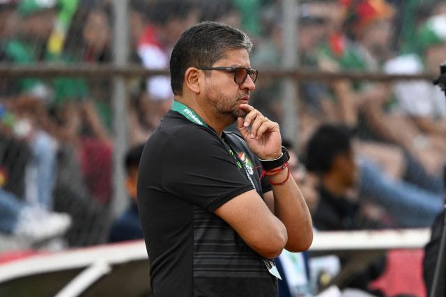 (FILES) Bolivia's head coach Oscar Villegas gestures during the international friendly football match between Bolivia and Panama at the IV Centenario Stadium in Tarija, Bolivia on January 18, 2026. On March 25, 2026, Bolivia's head coach, Oscar Villegas, said that the March 26 match against Suriname in the semifinals of the intercontinental playoff for the 2026 World Cup in North America is not the game of their lives. (Photo by Aizar RALDES / AFP)