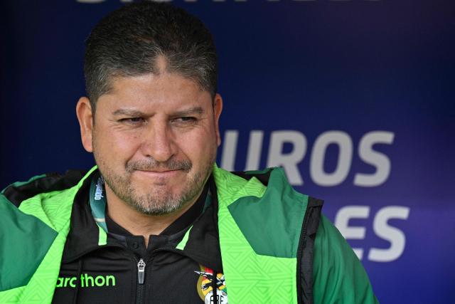 (FILES) Bolivia's head coach Oscar Villegas gestures during the 2026 FIFA World Cup South American qualifiers football match between Bolivia and Uruguay at the Municipal de El Alto stadium in El Alto, Bolivia, on March 25, 2025. On March 25, 2026, Bolivia's head coach, Oscar Villegas, said that the March 26 match against Suriname in the semifinals of the intercontinental playoff for the 2026 World Cup in North America is not the game of their lives. (Photo by AIZAR RALDES / AFP)