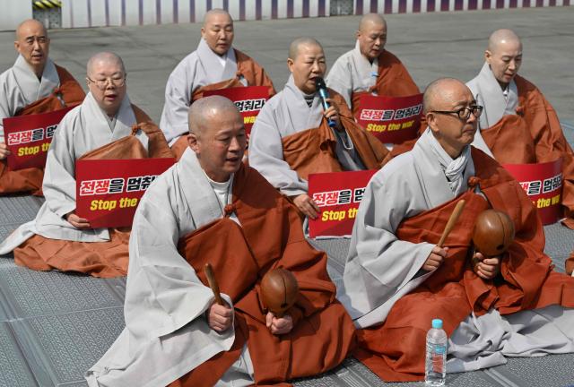 South Korean Buddhist monks attend a prayer service opposing the war on Iran in front of the US embassy in Seoul on March 26, 2026. (Photo by Jung Yeon-je / AFP)