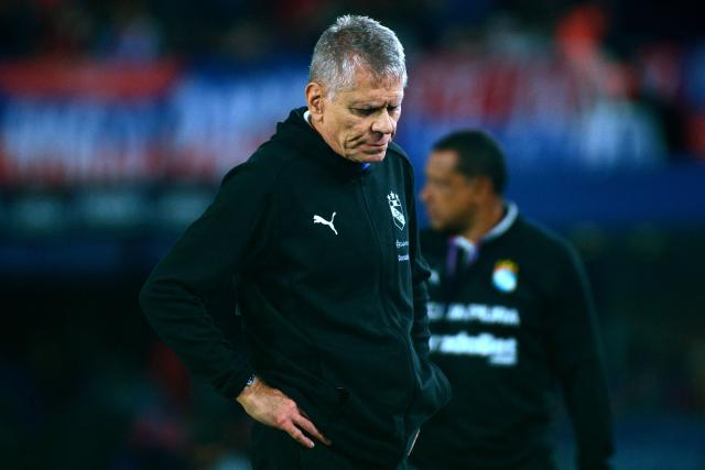 (FILES) Sporting Cristal's Brazilian coach Paulo Autuori gestures during the Copa Libertadores group stage football match between Paraguay's Cerro Porteno and Peru's Sporting Cristal at the La Nueva Olla stadium in Asuncion, on April 24, 2025. Peruvian football club Sporting Cristal, which will compete in the group stage of the 2026 Copa Libertadores, announced on March 25, 2026, that Brazilian coach Paulo Autuori had been dismissed due to poor results in the local tournament. (Photo by DANIEL DUARTE / AFP)