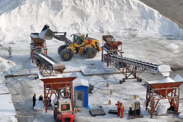Urea fertiliser is sorted at a dock before being loaded onto ships for export at a port in Yantai, in China’s eastern Shandong province on March 26, 2026. (Photo by CN-STR / AFP) / China OUT