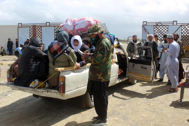 A Pakistani security personnel collects information from Afghan refugees before their deportation to Afghanistan near the Pakistan–Afghanistan border in Chaman on March 26, 2026.  (Photo by Abdul BASIT / AFP)