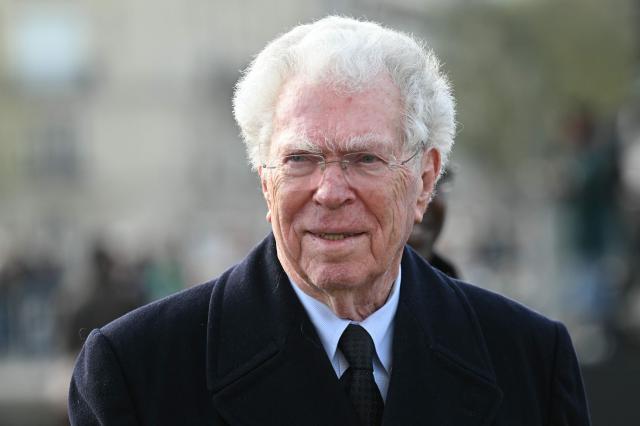 Former Minister Pierre Joxe arrives at a national tribute to former French Prime Minister Lionel Jospin at the Hotel des Invalides in Paris on March 26, 2026. Born on July 12, 1937, former French prime minister Lionel Jospin, a Socialist who introduced the 35-hour work week and civil partnerships for gay couples, has died aged 88, his family said on March 23, 2026. (Photo by Bertrand GUAY / AFP)
