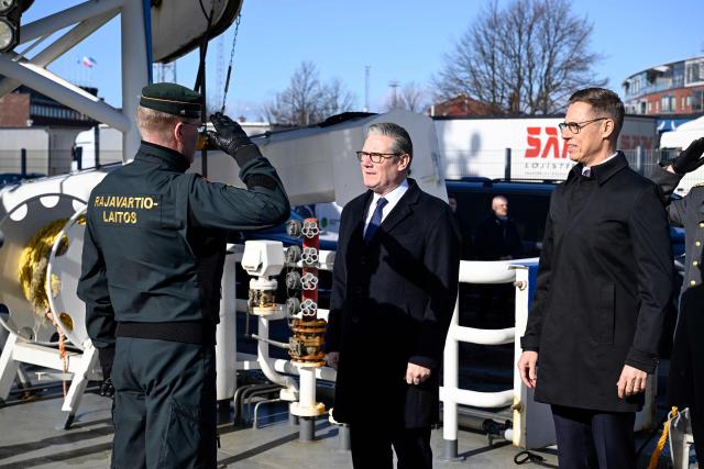 British Prime Minister Keir Starmer (C) and Finnish President Alexander Stubb (R) visit the Finnish Border Guard offshore patrol vessel Turva prior the Joint Expeditionary Force JEF Leaders’ Summit in Helsinki, Finland on March 26, 2026. The topics on the agenda include support from the JEF countries to Ukraine and the overall security situation in Europe. (Photo by Heikki Saukkomaa / Lehtikuva / AFP) / Finland OUT