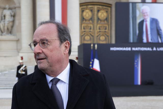 Former French President and French MP François Hollande arrives at a national tribute to former French Prime Minister Lionel Jospin at the Hotel des Invalides in Paris on March 26, 2026. Born on July 12, 1937, former French prime minister Lionel Jospin, a Socialist who introduced the 35-hour work week and civil partnerships for gay couples, has died aged 88, his family said on March 23, 2026. (Photo by Ludovic MARIN / AFP)