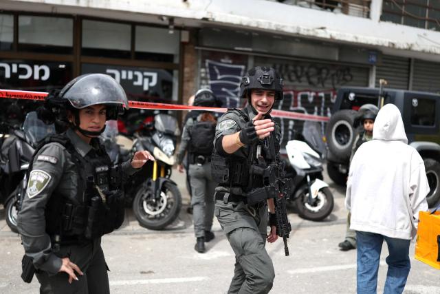 Israeli security forces cordon off the area following a projectile strike on south Tel Aviv on March 26, 2026. The Middle East was sparked by joint US-Israeli strikes on Iran that triggered a wave of retaliatory missile and drone attacks against Israel and several other countries in the region. (Photo by Ilia YEFIMOVICH / AFP) / 