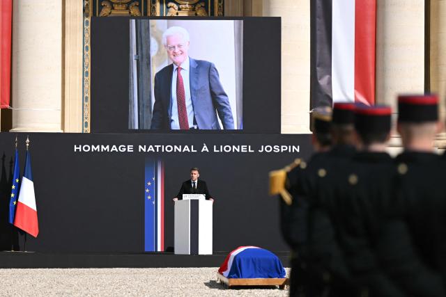 France's President Emmanuel Macron delivers a speech during a national tribute to former French Prime Minister Lionel Jospin at the Hotel des Invalides in Paris on March 26, 2026. Born on July 12, 1937, former French prime minister Lionel Jospin, a Socialist who introduced the 35-hour work week and civil partnerships for gay couples, has died aged 88, his family said on March 23, 2026. (Photo by Bertrand GUAY / AFP)