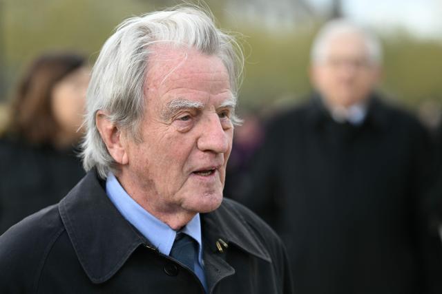 Former Minister Bernard Kouchner leaves after a national tribute to former French Prime Minister Lionel Jospin at the Hotel des Invalides in Paris on March 26, 2026. Born on July 12, 1937, former French prime minister Lionel Jospin, a Socialist who introduced the 35-hour work week and civil partnerships for gay couples, has died aged 88, his family said on March 23, 2026. (Photo by Bertrand GUAY / AFP)