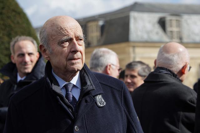 Former French Prime Minister Alain Juppe arrives at a national tribute to former French Prime Minister Lionel Jospin at the Hotel des Invalides in Paris on March 26, 2026. Born on July 12, 1937, former French prime minister Lionel Jospin, a Socialist who introduced the 35-hour work week and civil partnerships for gay couples, has died aged 88, his family said on March 23, 2026. (Photo by Ludovic MARIN / AFP)