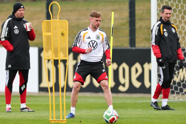 Germany's midfielder #06 Joshua Kimmich (C) attends a training session before the international friendly footbal match against Switzerland in Herzogenaurach, southern Germany on March 26, 2026. (Photo by Daniel Karmann / AFP)