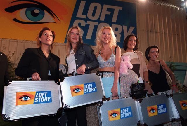 (FILES) Five candidates of French TV channel M6 new show "Loft story" pose for a picture 26 April 2001 in Paris. The five girls (fromL) Kenza (Manal) Braïga, Delphine Castex, Loana Petrucciani, Julie Bouville, Laure de Lattre will live along with six young men in a 225 square meters flat during 10 weeks. Former reality TV star Loana was found dead at her home in Nice announced the prosecutor to AFP on March 26, 2026. (Photo by Frederick FLORIN / AFP)