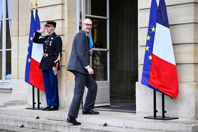 France's Economy, Finances and Industry Minister Roland Lescure arrives to attend a meeting on wartime economy at the French Prime minister official residence Hotel Matignon in Paris on March 26, 2026. (Photo by JULIEN DE ROSA / AFP)