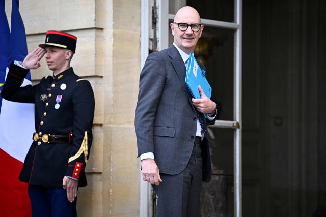 France's Economy, Finances and Industry Minister Roland Lescure arrives to attend a meeting on wartime economy at the French Prime minister official residence Hotel Matignon in Paris on March 26, 2026. (Photo by JULIEN DE ROSA / AFP)