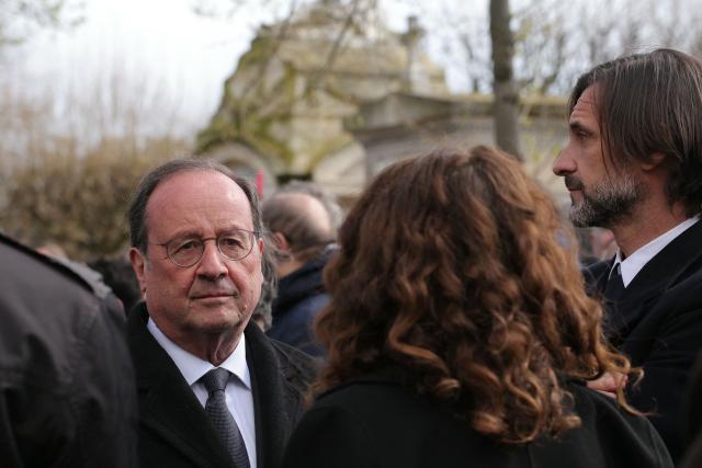 Former French president François Hollande arrives to attend the funeral of former French Prime Minister Lionel Jospin at the Montparnasse Cemetery in Paris on March 26, 2026. Born on July 12, 1937, former French prime minister Lionel Jospin, a Socialist who introduced the 35-hour work week and civil partnerships for gay couples, has died aged 88, his family said on March 23, 2026. (Photo by Thomas SAMSON / AFP)