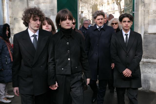 Relatives arrive to attend the funeral of former French Prime Minister Lionel Jospin at the Montparnasse Cemetery in Paris on March 26, 2026. Born on July 12, 1937, former French prime minister Lionel Jospin, a Socialist who introduced the 35-hour work week and civil partnerships for gay couples, has died aged 88, his family said on March 23, 2026. (Photo by Thomas SAMSON / AFP)