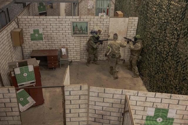 Ukrainian recruits complete basic military training at the Ukrainian Ground Forces training center in an undisclosed location on March 25, 2026, amid the Russian invasion of Ukraine. (Photo by Roman PILIPEY / AFP)