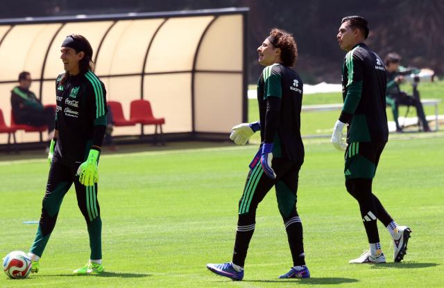 Mexico's goalkeepers Carlos Acevedo (L), Guillermo Ochoa (C) and Raul Rangel take part in a training session in Mexico City on March 26, 2026. Mexico will play a friendly match against Portugal on March 28 at the Banorte Stadium (formerly known as Azteca Stadium) in Mexico City. (Photo by Luis CORTES / AFP)