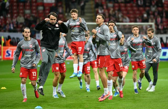 Poland's players warm up prior to the play-off FIFA World Cup 2026 European qualification semi-final football match between Poland and Albania in Warsaw on March 26, 2026. (Photo by Sergei GAPON / AFP)