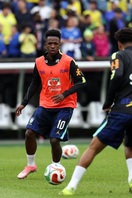Brazil's forward #10 Vinicius Junior warms up ahead of a friendly football match between Brazil and France at Gillette Stadium in Foxborough, Massachusetts, on March 26, 2026. (Photo by FRANCK FIFE / AFP)