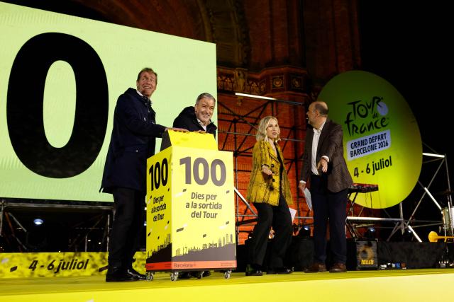 Mayor of Barcelona Jaume Collboni (2L) and Tour de France General Director Christian Prudhomme (L) activate of the 100-day countdown clock during 100-Day Grand Depart Tour de France 2026 celebration, on March 26, 2026, in Barcelona. Barcelona today kicks off the 100-day countdown to the Tour de France 2026 which will start in this town on July 4, 2026. (Photo by Lluis GENE / AFP)