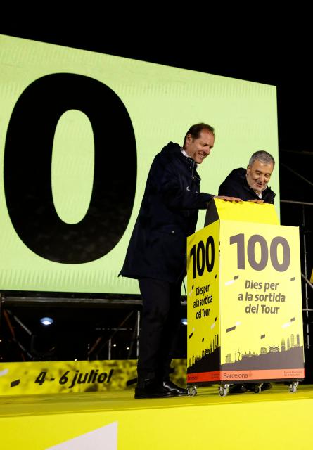 Mayor of Barcelona Jaume Collboni (R) and Tour de France General Director Christian Prudhomme activate of the 100-day countdown clock during 100-Day Grand Depart Tour de France 2026 celebration, on March 26, 2026, in Barcelona. Barcelona today kicks off the 100-day countdown to the Tour de France 2026 which will start in this town on July 4, 2026. (Photo by Lluis GENE / AFP)