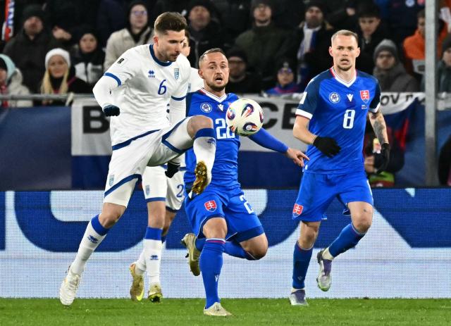 (L-R) Kosovo's midfielder #06 Elvis Rexhbecaj, Slovakia's midfielder #22 Stanislav Lobotka and Slovakia's midfielder #08 Ondrej Duda vie for the ball during the play-off 2026 FIFA World Cup European qualification semi-final football match between Slovakia and Kosovo in Bratislava on March 26, 2026. (Photo by Joe Klamar / AFP)
