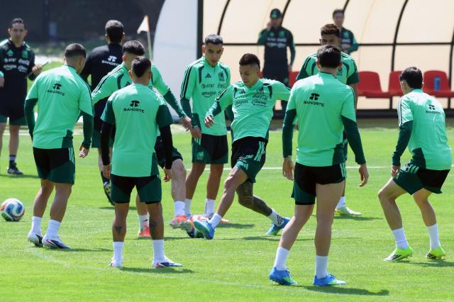Mexico players take part in a training session ahead of their friendly match against the Portuguese national team in Mexico City on March 26, 2026. Mexico will play a friendly match against Portugal on March 28 at the Banorte Stadium (formerly known as Azteca Stadium) in Mexico City. (Photo by Luis CORTES / AFP)
