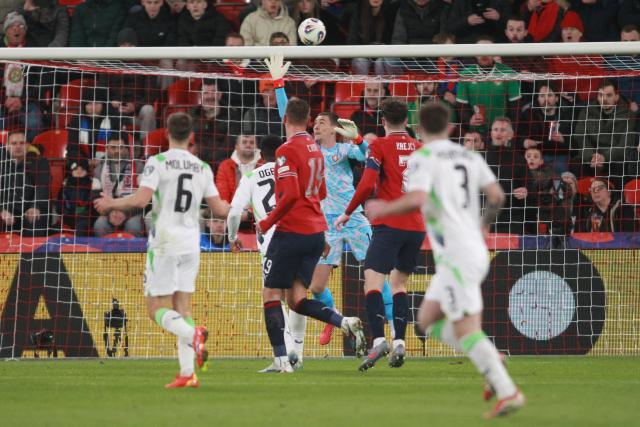 Czech Republic's goalkeeper #01 Matej Kovar makes a save during the FIFA World Cup 2026 European qualification semi final football match Czech Republic vs Ireland on March 26, 2026 in Prague. (Photo by MILAN KAMMERMAYER / AFP)