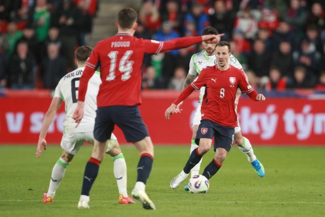 Czech Republic's midfielder #08 Vladimir Darida plays the ball during the FIFA World Cup 2026 European qualification semi final football match Czech Republic vs Ireland on March 26, 2026 in Prague. (Photo by MILAN KAMMERMAYER / AFP)