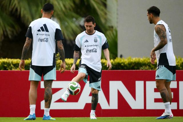 Argentina's forward Lionel Messi (C) controls the ball during a training session in Ezeiza, Buenos Aires province on March 26, 2026, ahead of a friendly match against Mauritania on March 27 at the La Bombonera Stadium in Buenos Aires. (Photo by Luis ROBAYO / AFP)