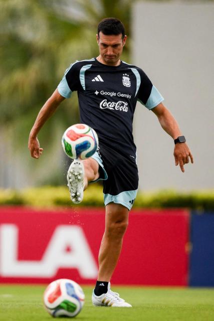 Argentina's head coach Lionel Scaloni controls the ball during a training session in Ezeiza, Buenos Aires province on March 26, 2026, ahead of a friendly match against Mauritania on March 27 at the La Bombonera Stadium in Buenos Aires. (Photo by Luis ROBAYO / AFP)
