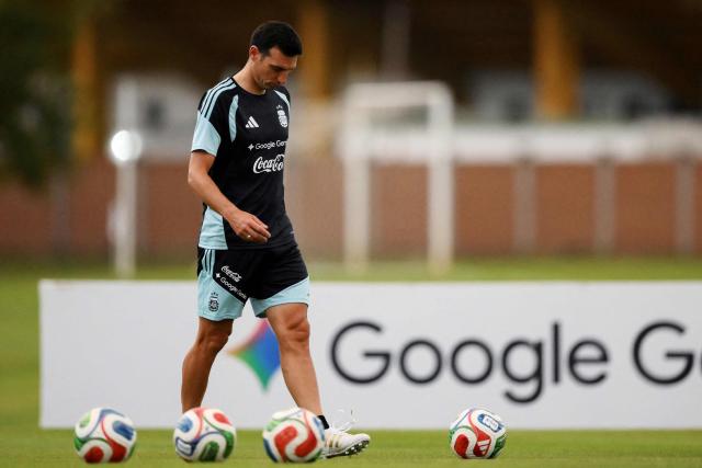 Argentina's head coach Lionel Scaloni walks during a training session in Ezeiza, Buenos Aires province on March 26, 2026, ahead of a friendly match against Mauritania on March 27 at the La Bombonera Stadium in Buenos Aires. (Photo by Luis ROBAYO / AFP)