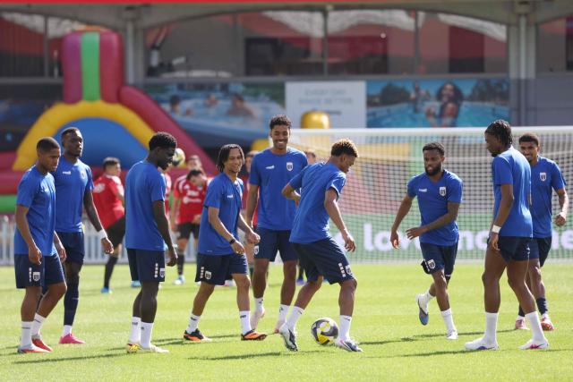 Cape Verde's players warm up during the international friendly football match between Chile and Cape Verde at Eden Park in Auckland on March 27, 2026. (Photo by Michael Bradley / AFP)