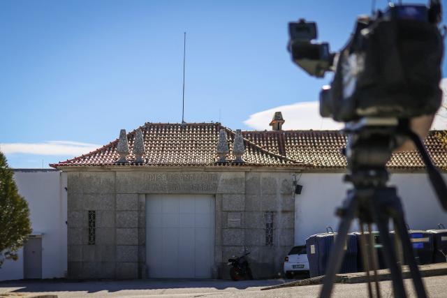 Journalists report in front of the entrance of the Prison in Guarda on March 27, 2026 where Cedric Prizzon, a former French police officer suspected of killing his partner and his ex-girlfriend after kidnapping them and their children, is detained. Prizzon, a one-time member of the Paris police and a former rugby league youth international, is also a fathers' rights activist who had been involved in a bitter public custody battle with his former partner. He had been stripped of his custody rights and had already been already convicted of harassing his former partner, after he illegally took their son to Spain for several weeks in 2021. (Photo by PATRICIA DE MELO MOREIRA / AFP)