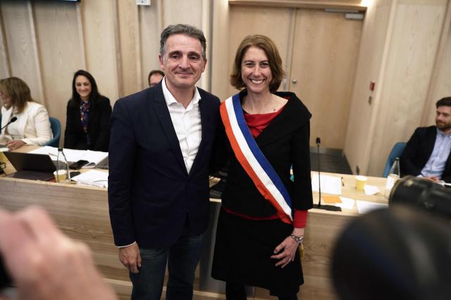 Grenoble's new Mayor Laurence Ruffin (R) of the left-wing and ecologist alliance poses with Grenoble's outgoing mayor Eric Piolle during the inaugural meeting of the new municipal council at the city hall of Grenoble, central-eastern France, on March 27, 2026. (Photo by Maxime Gruss / AFP)