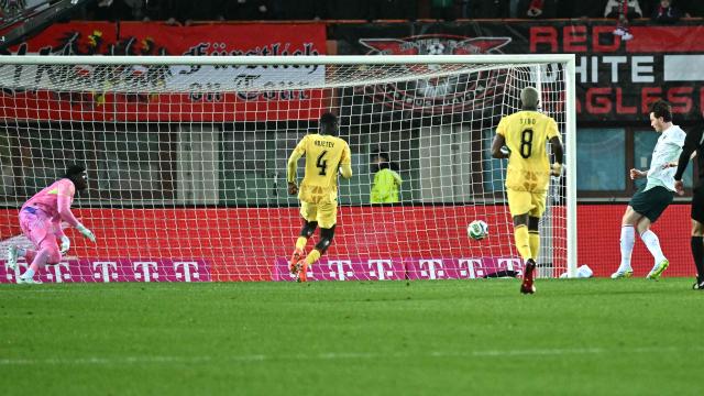 Austria's forward #11 Michael Gregoritsch (R) scores the 2-0 goal as Ghana's goalkeeper #01 Lawrence Ati-Zigi (L) eyes the ball during the friendly football match Austria vs Ghana in Vienna, Austria, on March 27, 2026. (Photo by Joe Klamar / AFP)