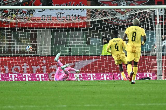 Ghana's goalkeeper #01 Lawrence Ati-Zigi (L) falls as the ball enters the goal for Austria's 2-0 during the friendly football match Austria vs Ghana in Vienna, Austria, on March 27, 2026. (Photo by Joe Klamar / AFP)